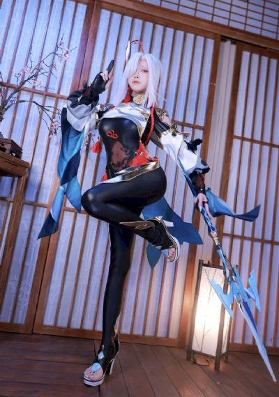 太子妃高潮颤抖迎合h龙椅小说