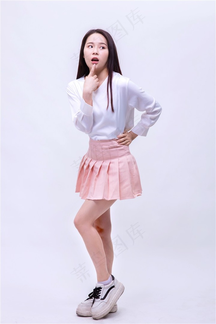 含着她的丝袜美足脚趾