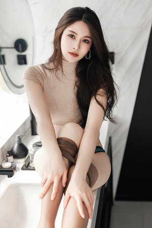 男生穿丝袜女装被调教