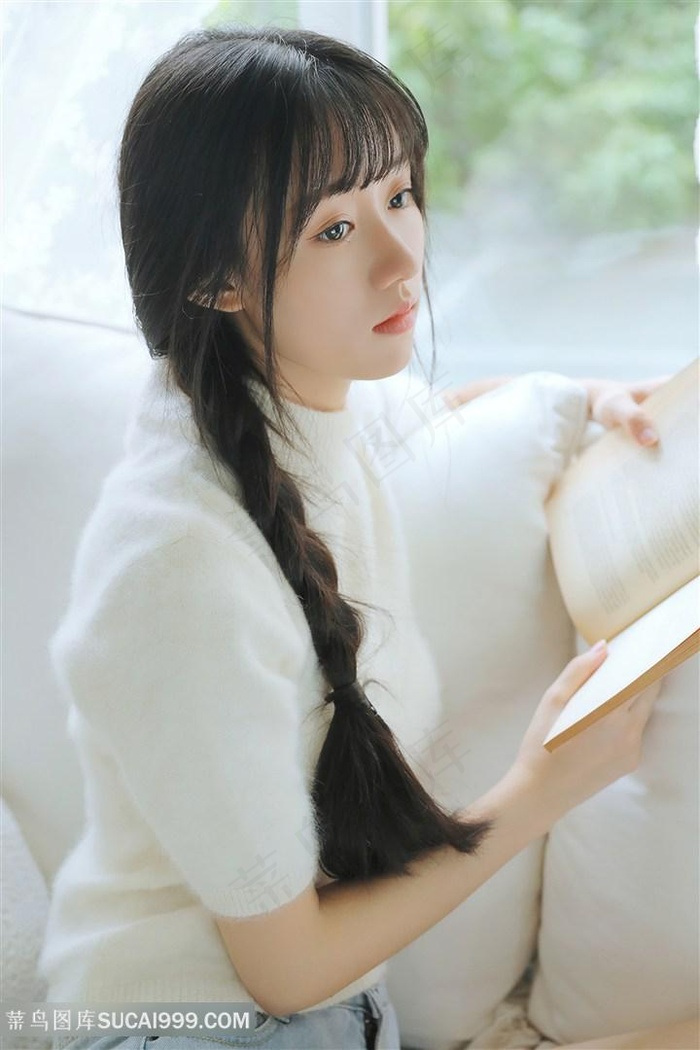 小婷的嫩逼被撑开的感觉