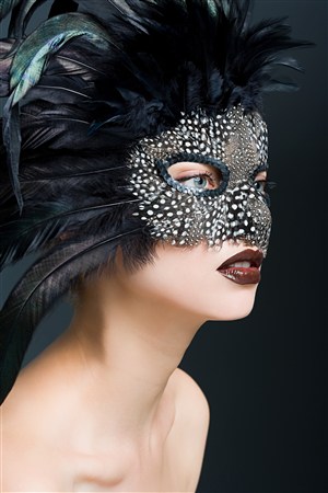 电脑着火时不能使用的灭火方式是